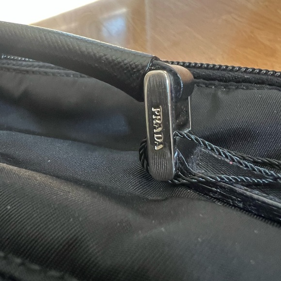 Prada Signature Black Essential Bag with leather strap - Picture 6 of 8